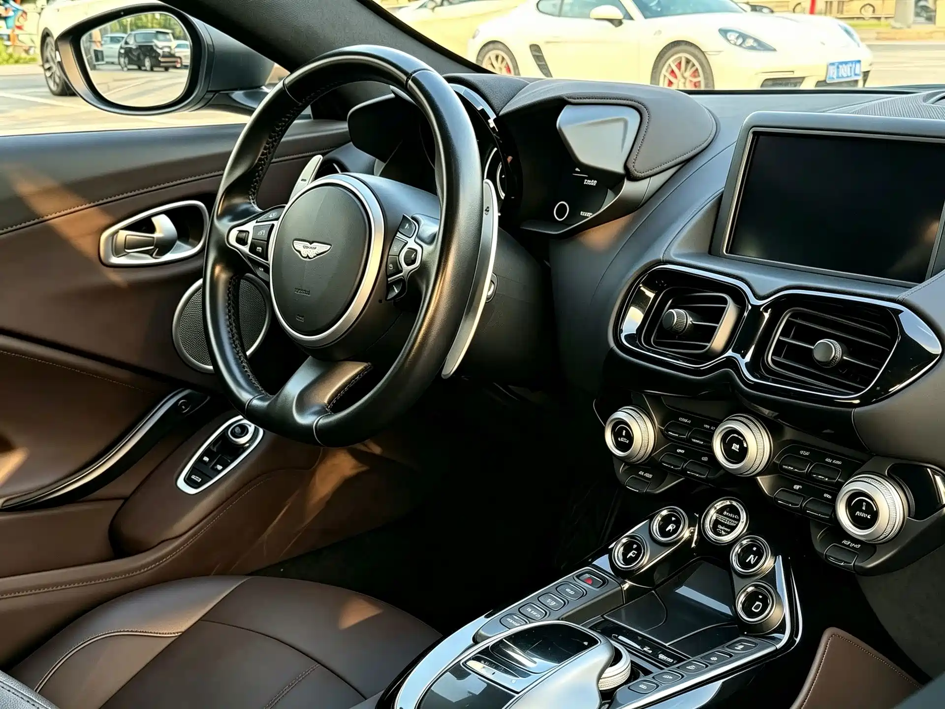 Фото 7 - Aston Martin Vantage