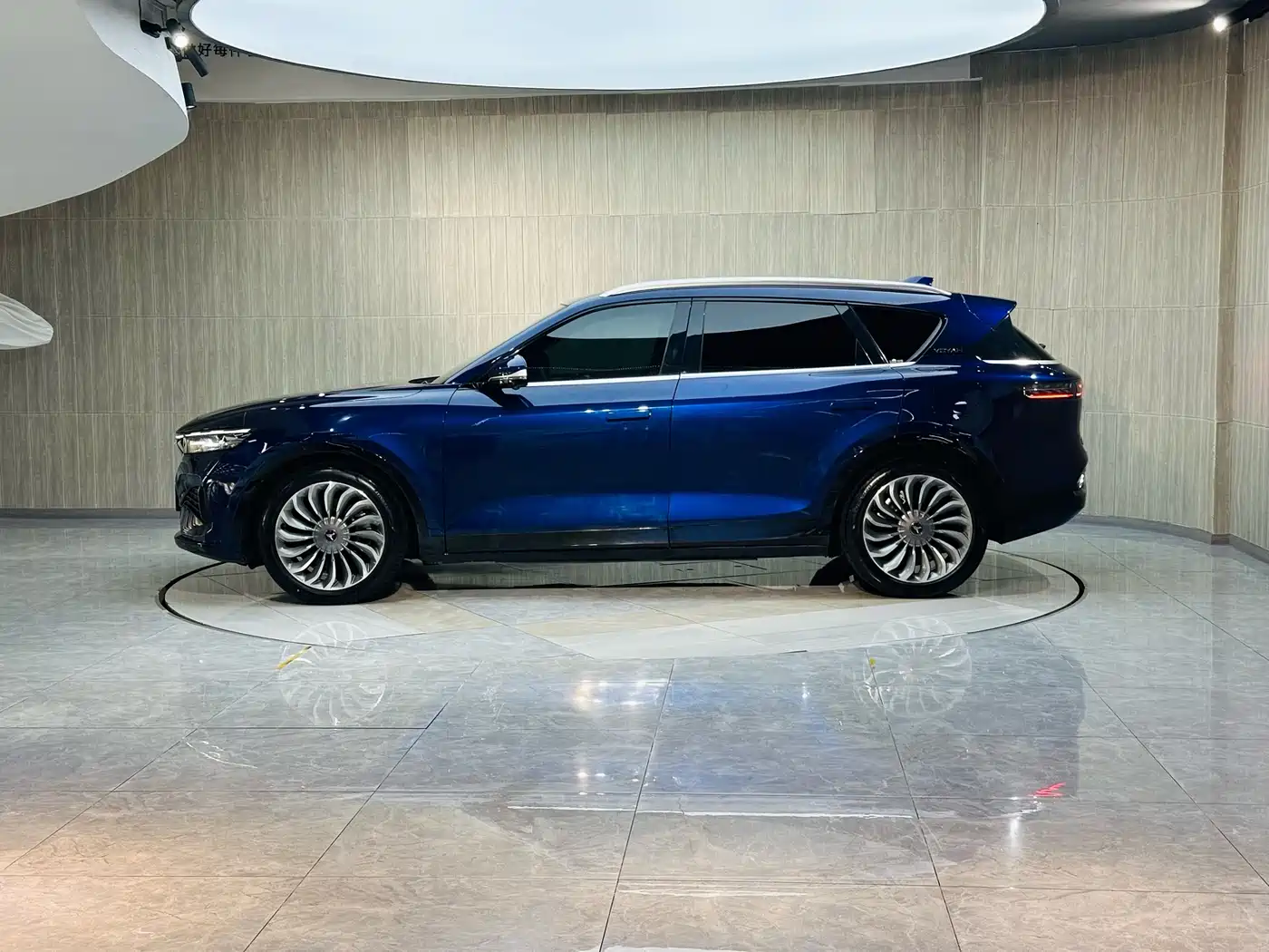 Voyah Auto VOYAH FREE 2021 AWD Standard Range Extender Exclusive Luxury Package фото 3