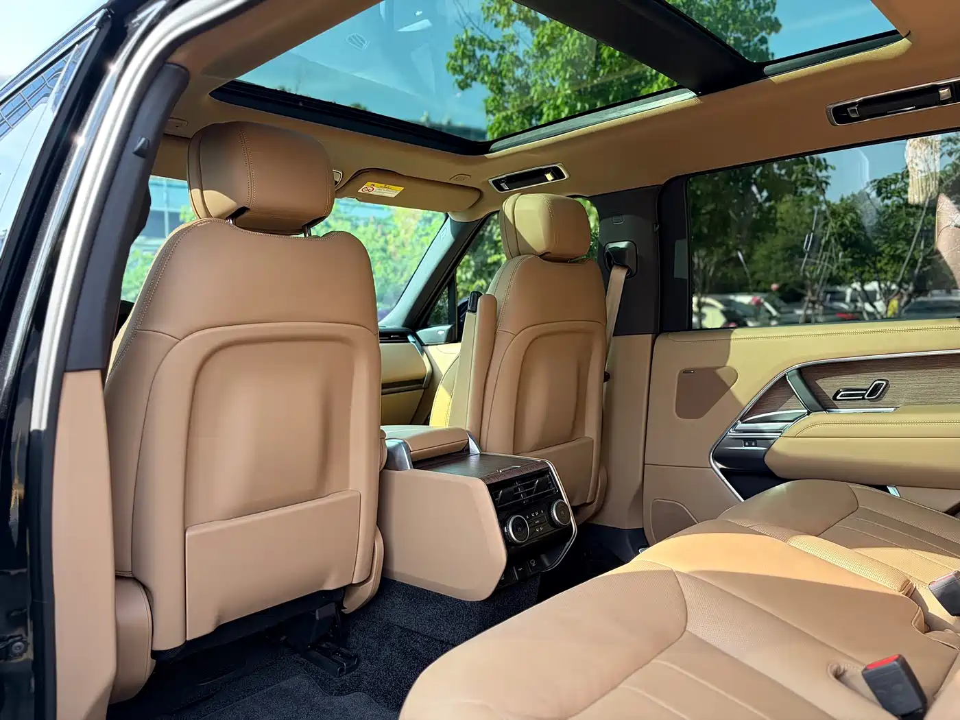 Land Rover Range Rover 2025 3.0 L6 400PS Flourishing Era Extended Wheelbase фото 12