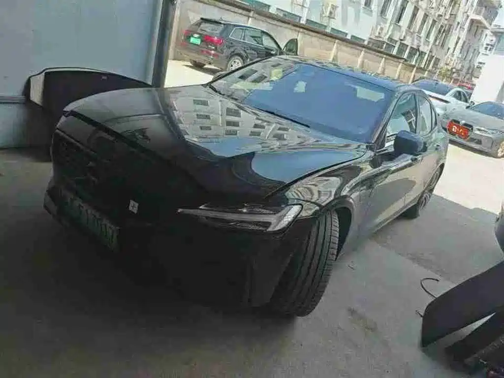 VOLVO S60 PLUG-IN HYBRID