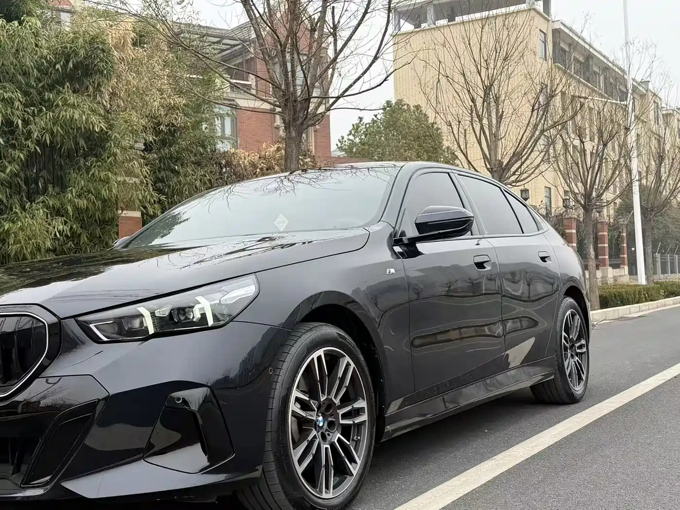 BMW 5 Series 2026 530Li Leading M Sport Package фото 4