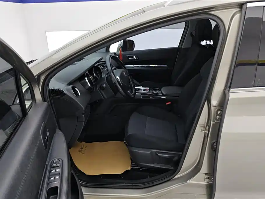 Peugeot 3008 2015 1.6THP Automatic Classic Edition фото 9