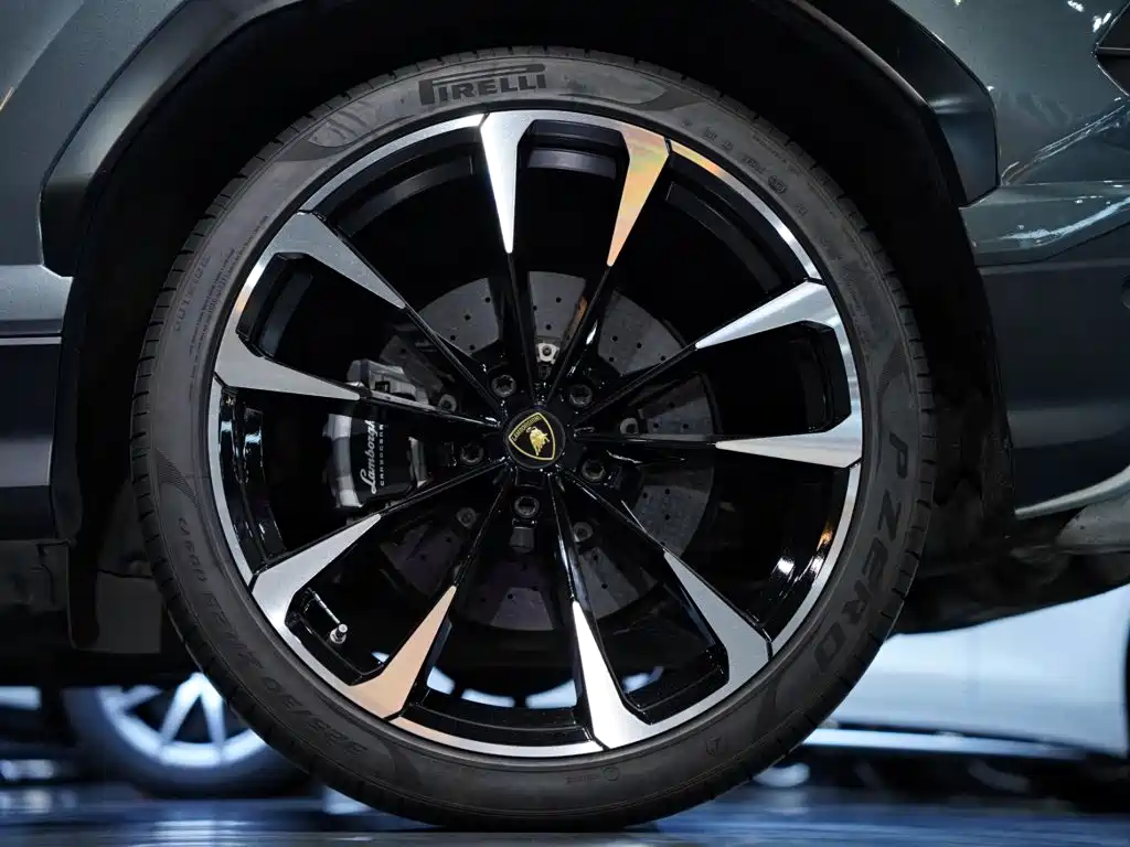 Фото 4 - Lamborghini Urus