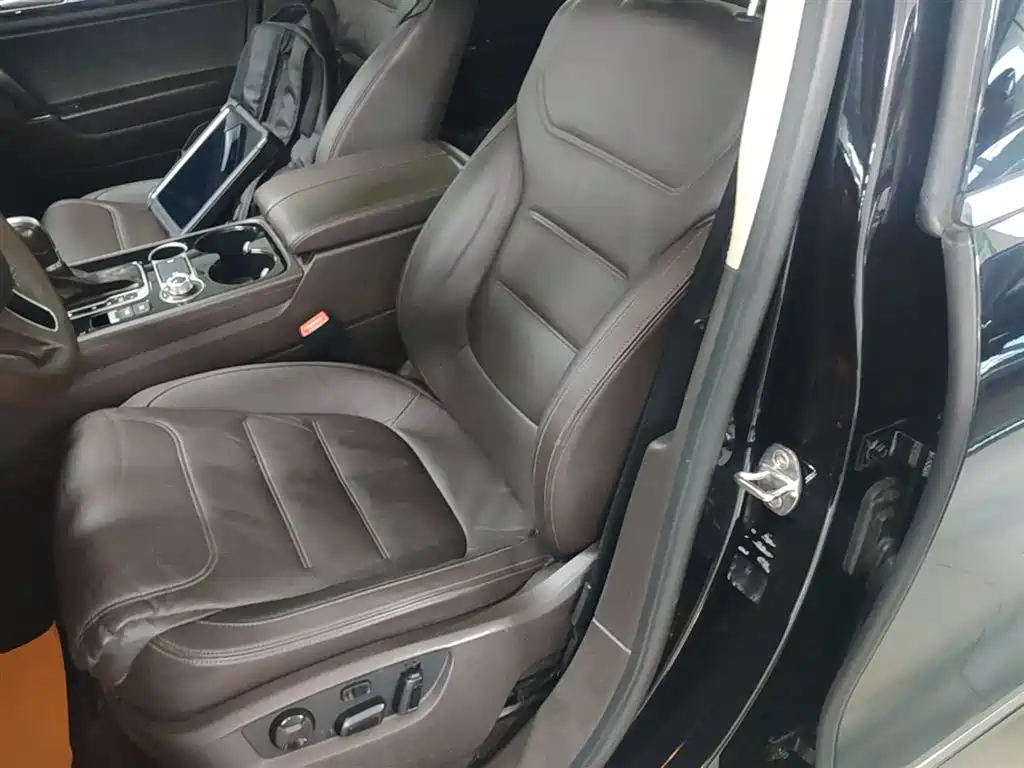 Volkswagen Touareg 2016 3.0TSI Glamour Edition фото 15