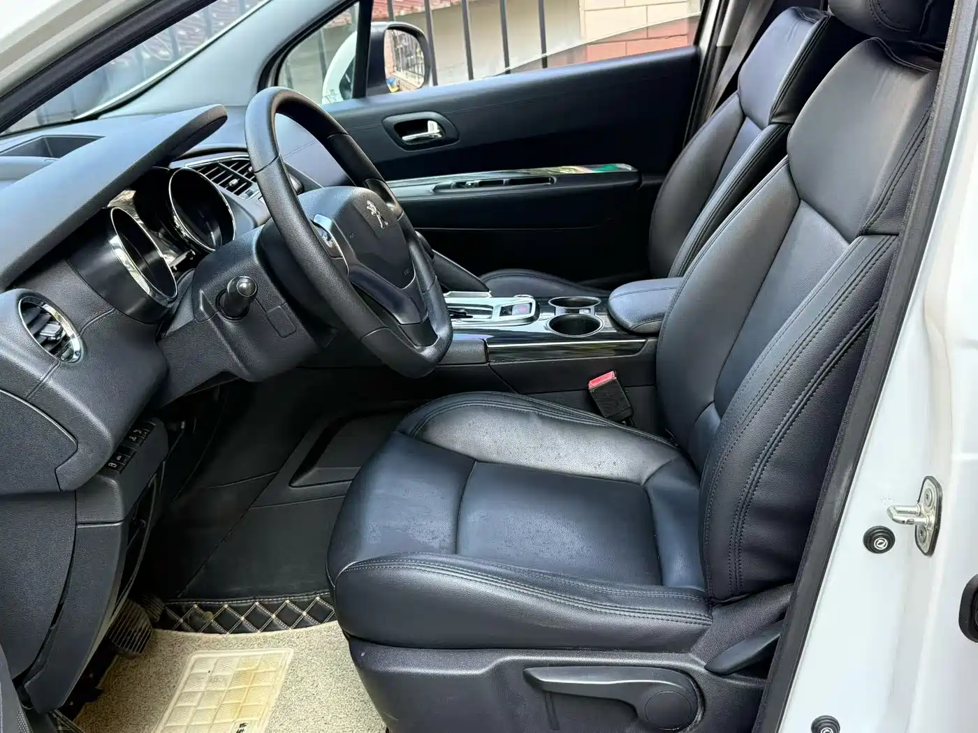 Peugeot 3008 2015 2.0L Automatic Classic Edition фото 7