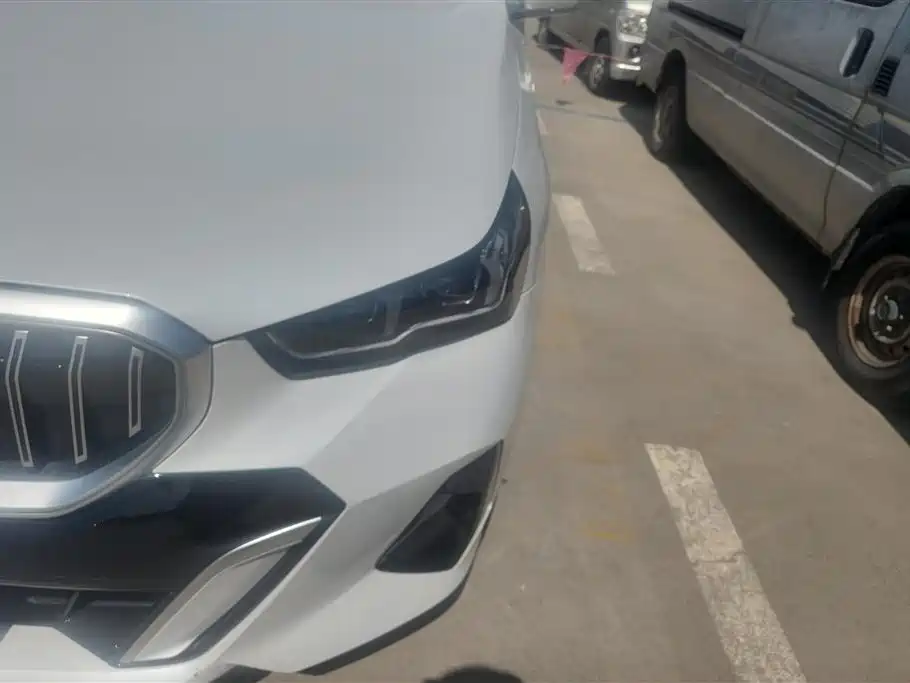 BMW 5 Series 2024 525Li M Sport Package фото 5