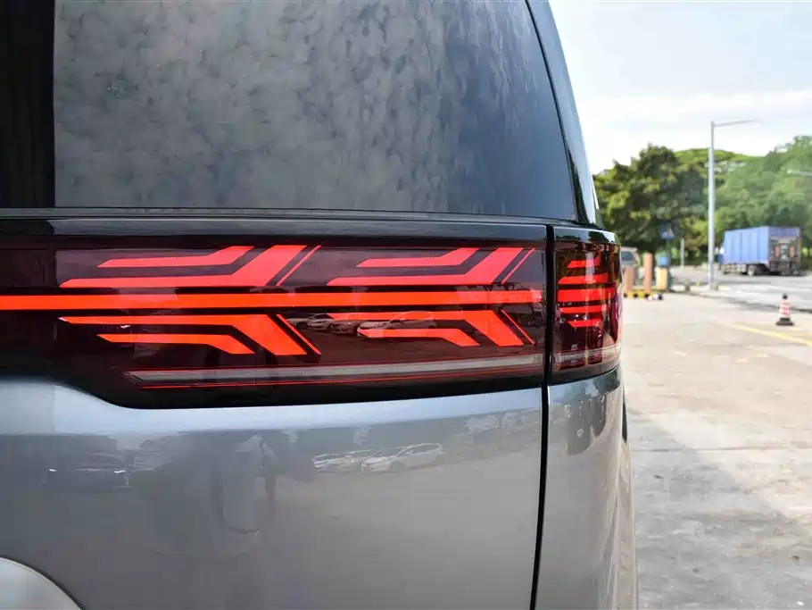 Denza D9 2022 DM-i 970 AWD Flagship фото 19