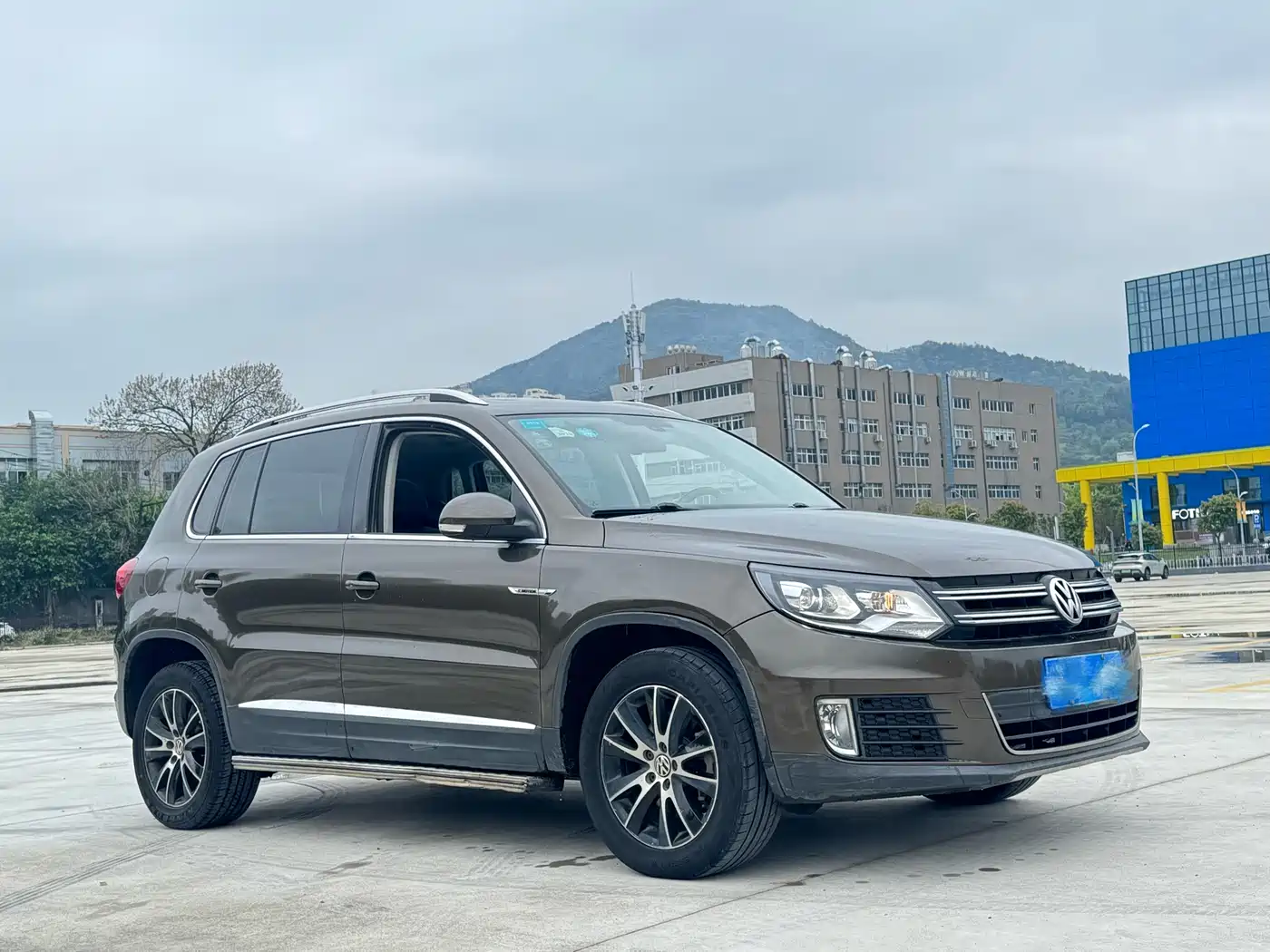 VOLKSWAGEN TIGUAN