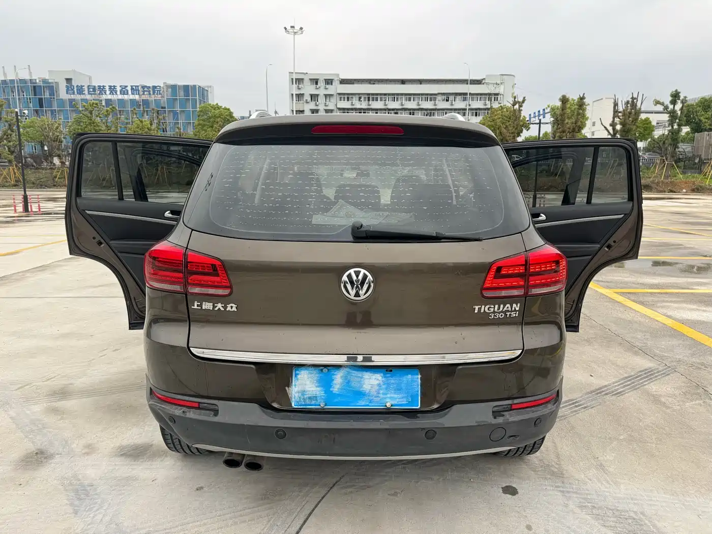 VOLKSWAGEN TIGUAN