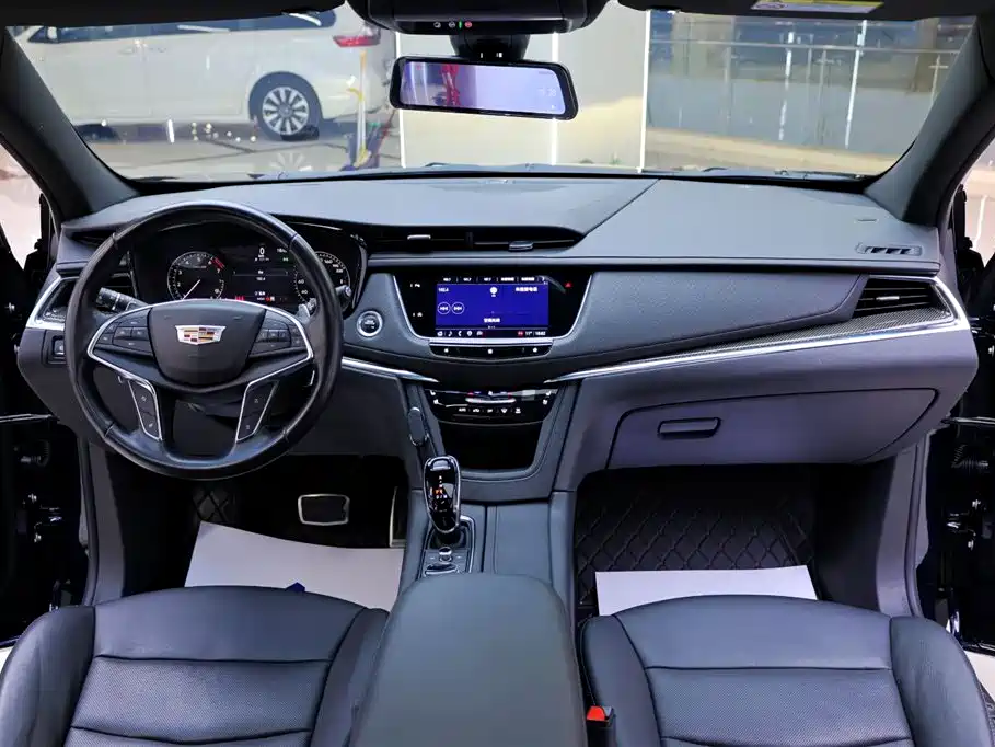 CADILLAC XT5