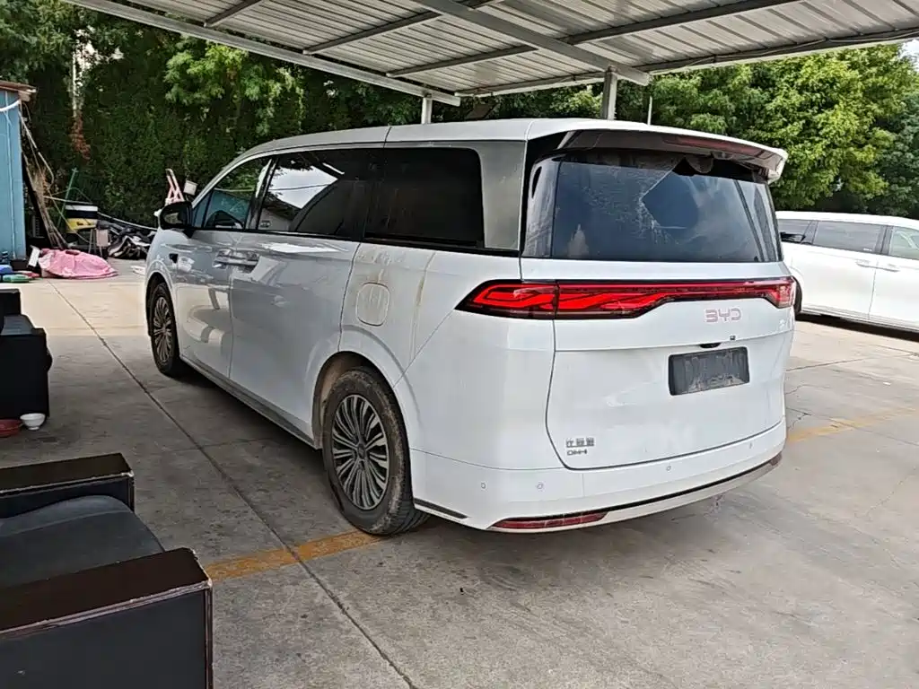 BYD Xia 2025 2025 DM-i 1.5T 180km Surpass Edition