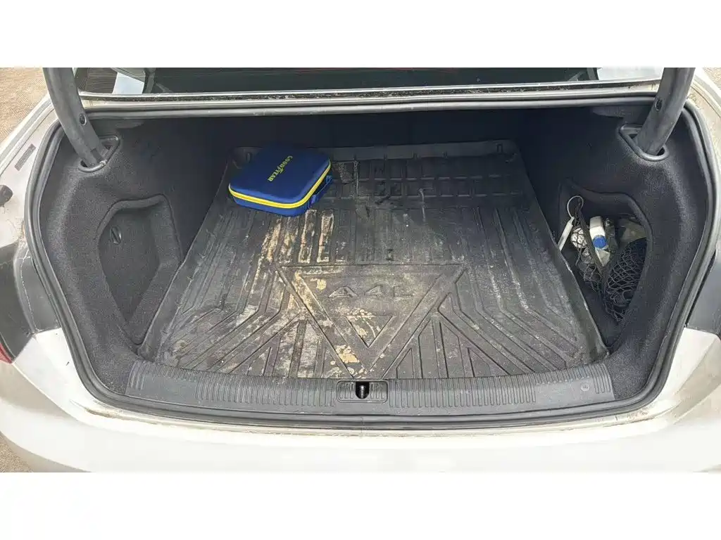 Фото 4 - Audi A4L