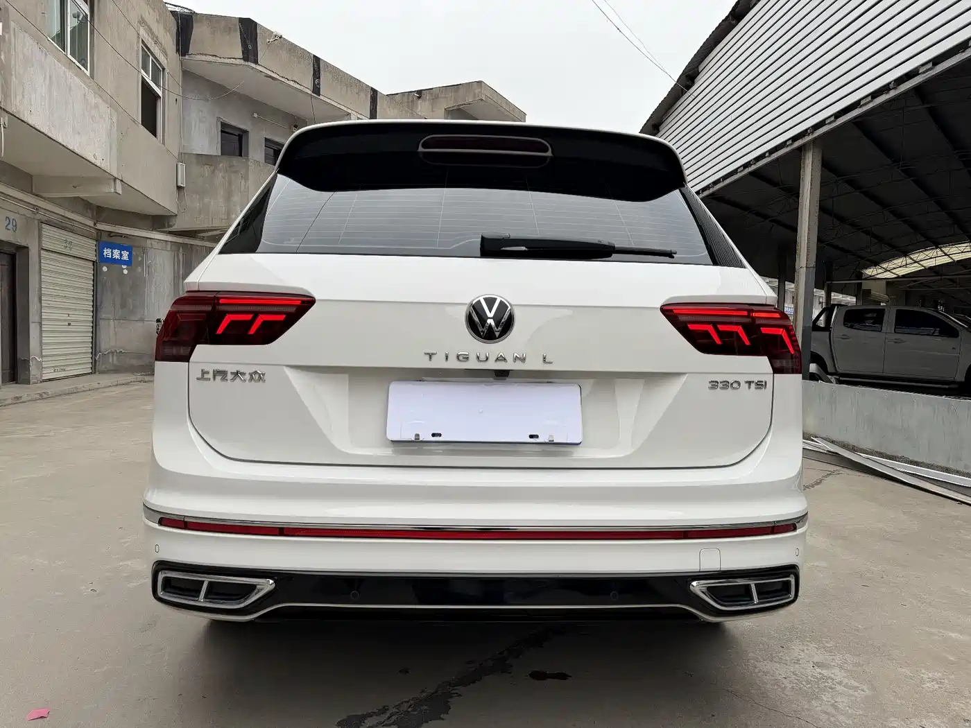 Volkswagen Tiguan L 2022 330TSI Auto 2WD R-Line Premium Edition фото 15
