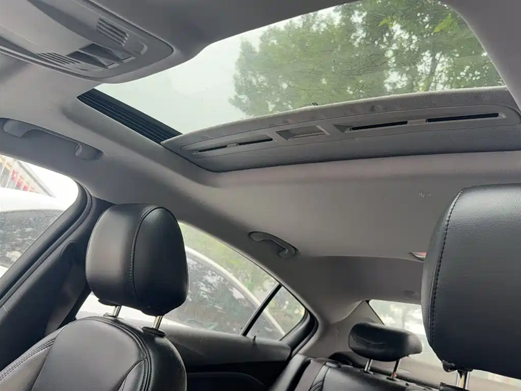 Chevrolet Cruze 2018 320 Automatic Pioneer Sunroof Edition фото 14