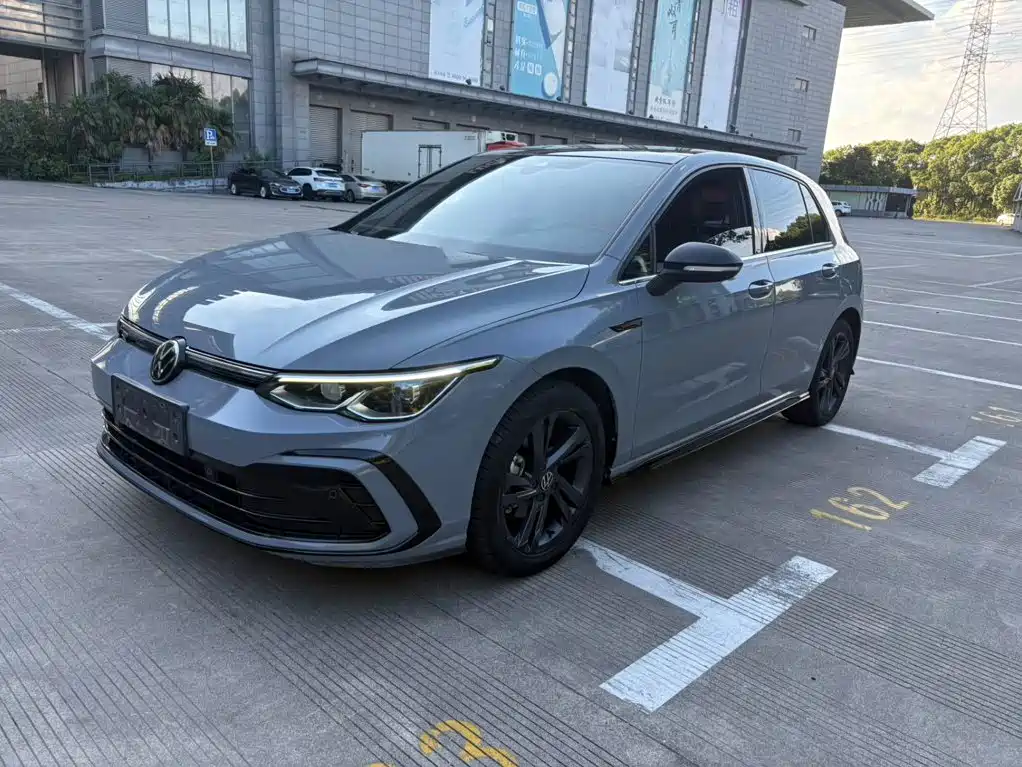 Фото 1 - Volkswagen Golf