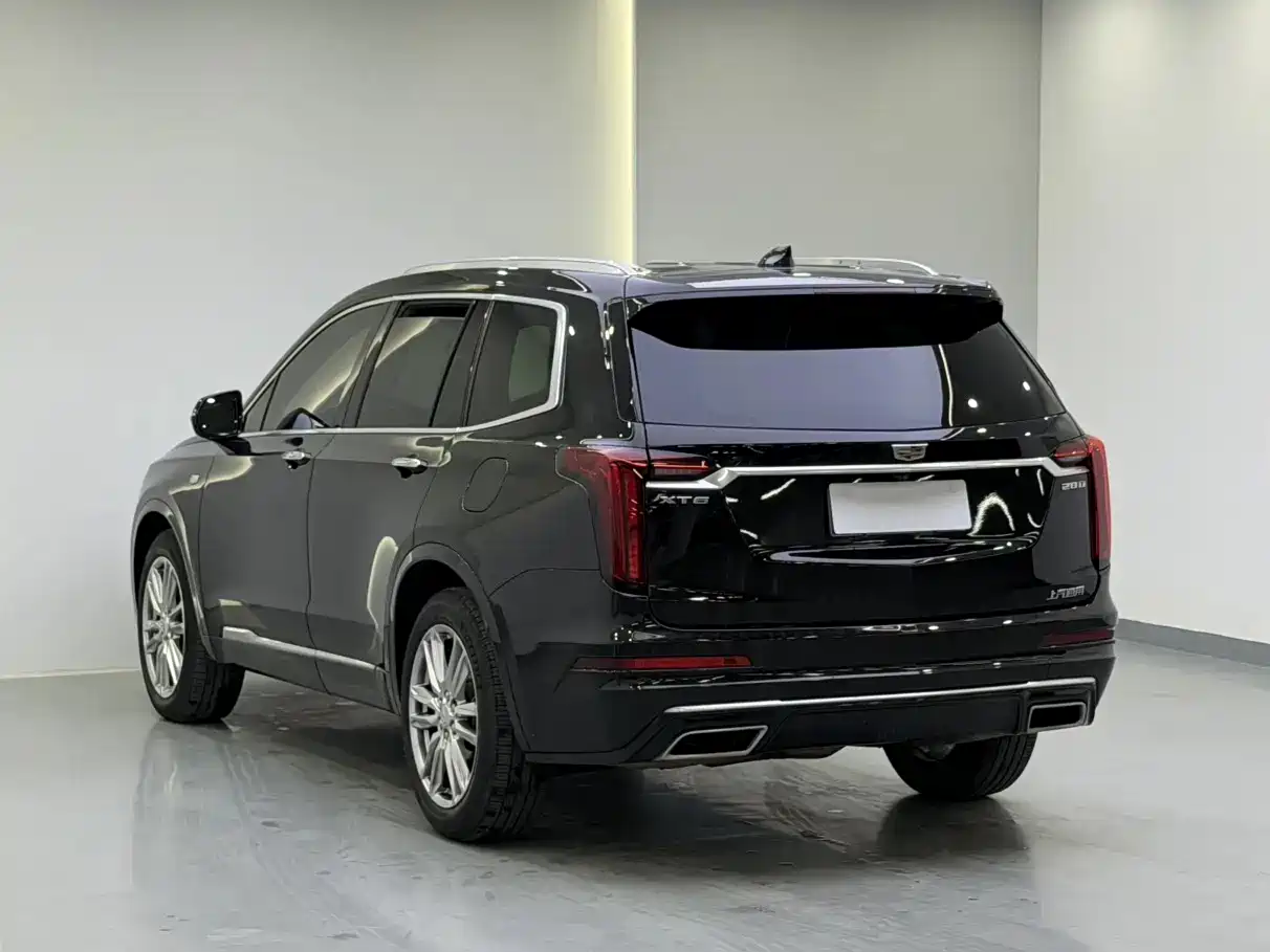 CADILLAC XT6