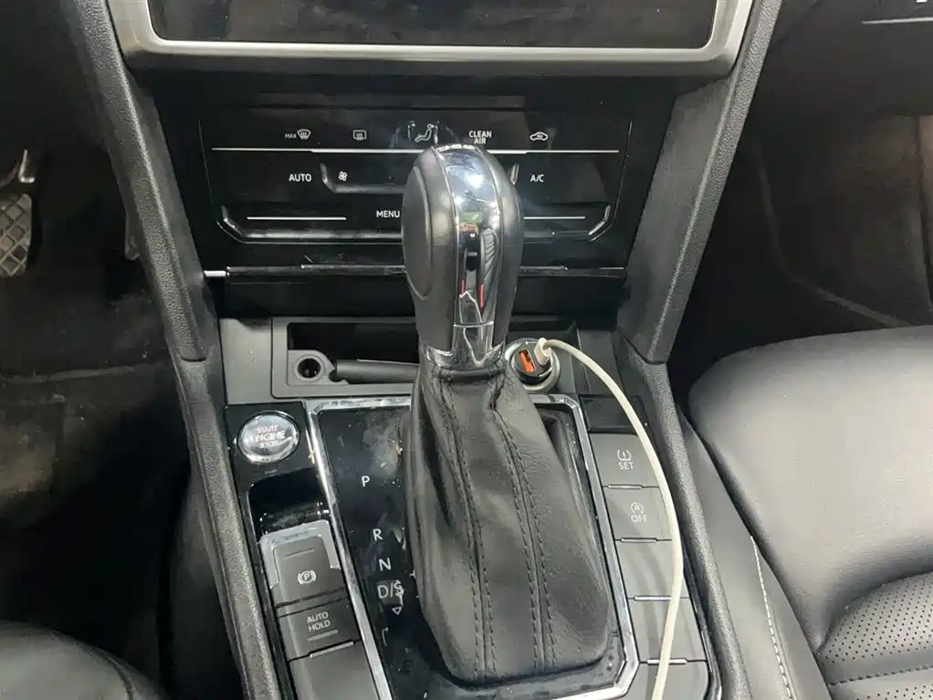VOLKSWAGEN LINGDU