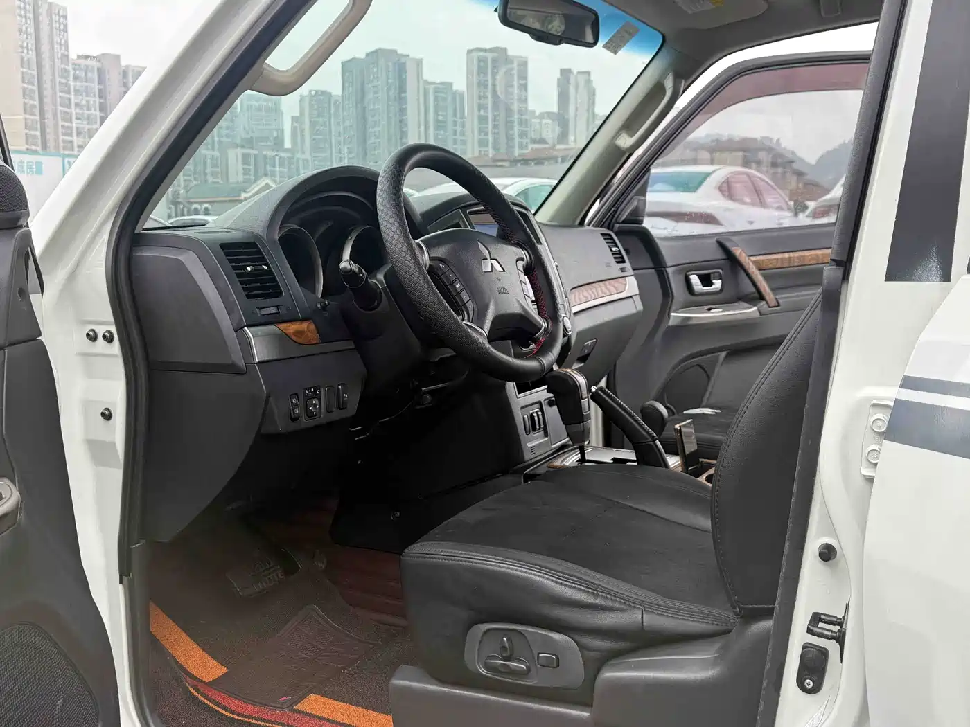 Mitsubishi Pajero (Import) 2018 3.0L Automatic Standard Edition фото 6