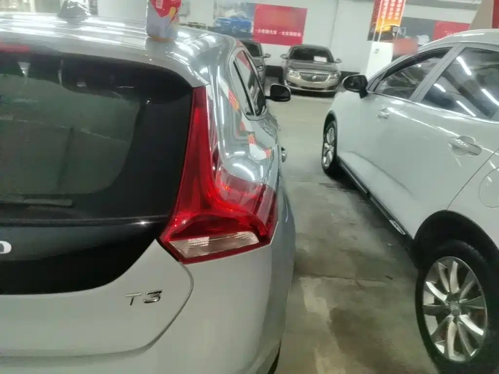 Фото 8 - Volvo V40