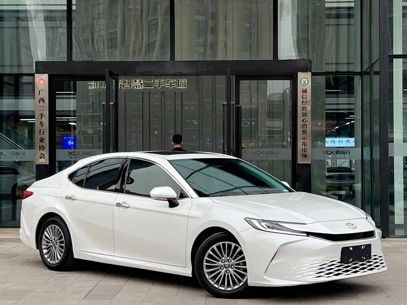 Toyota Camry 2024 2.0GVP Luxury Edition фото 3