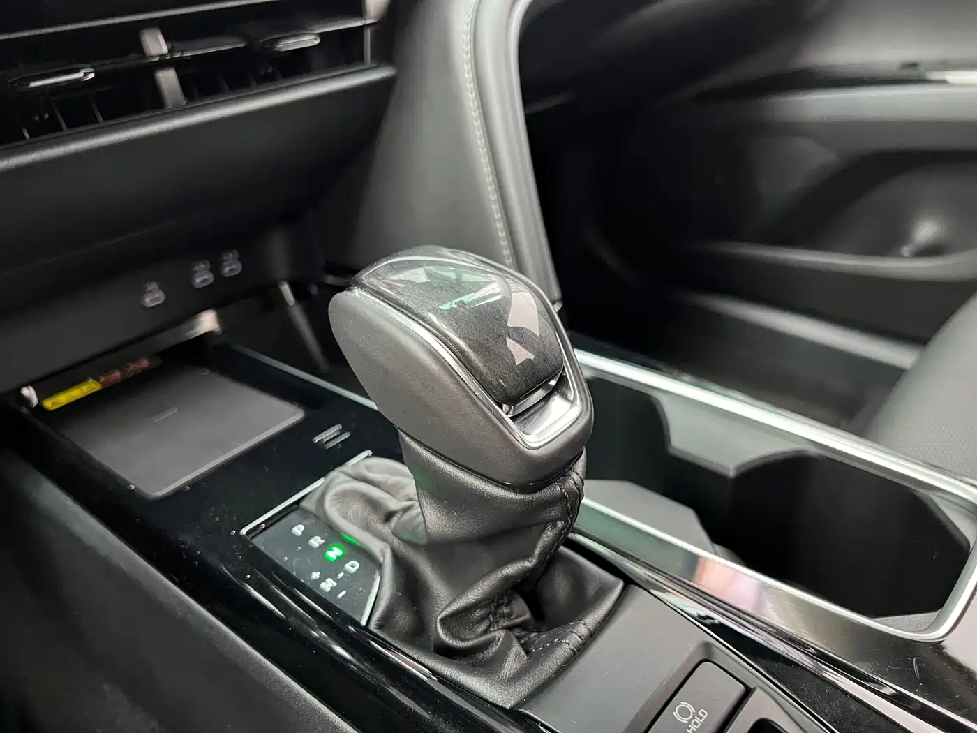 Toyota Camry 2024 2.0GVP Luxury Edition фото 14