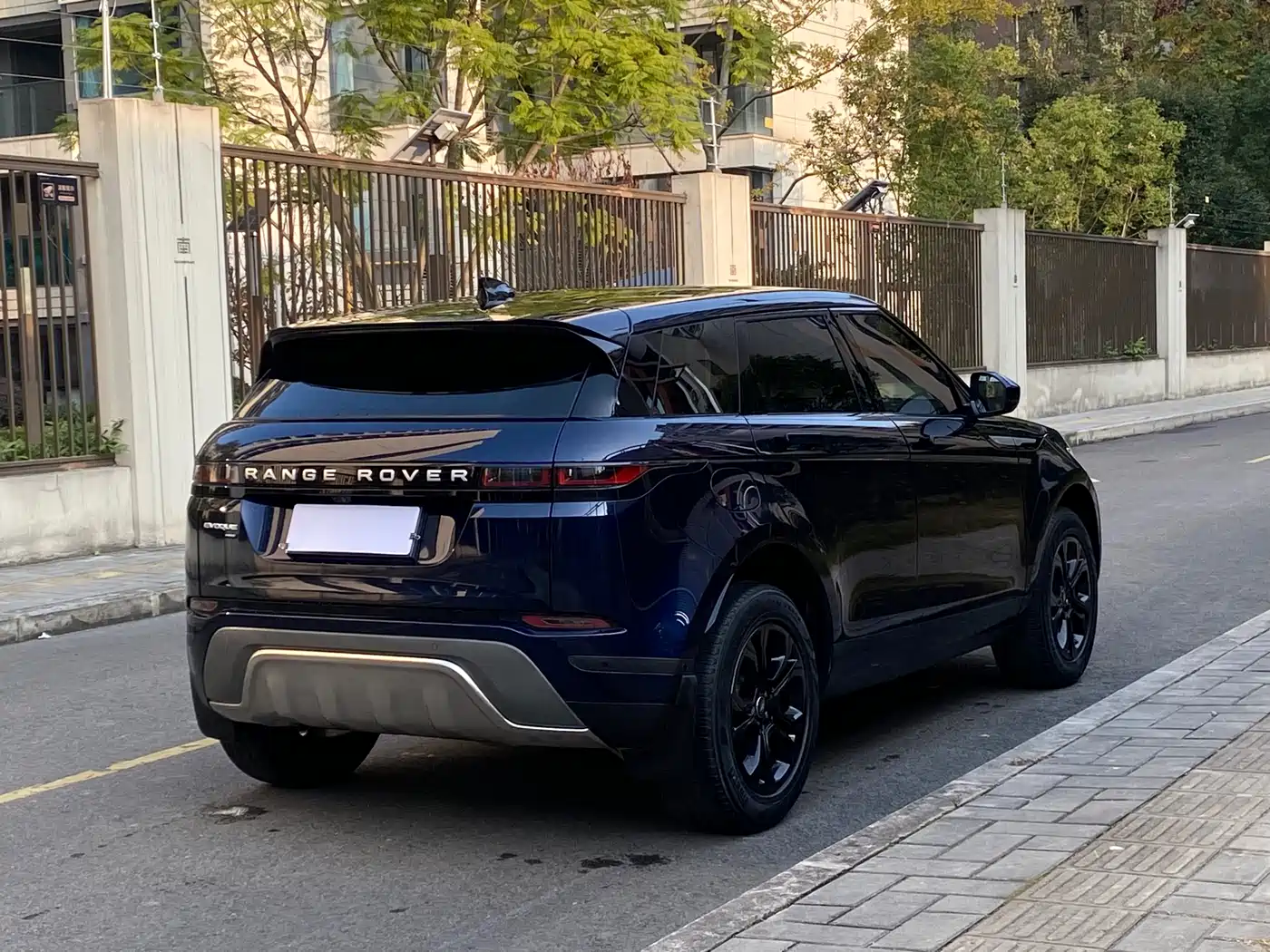 Land Rover Range Rover Evoque 2020 249PS Youth Edition фото 16