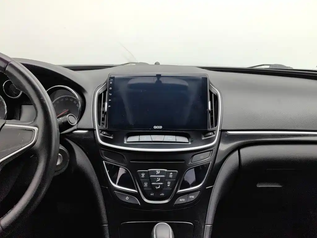 Photo 12 - Buick Regal