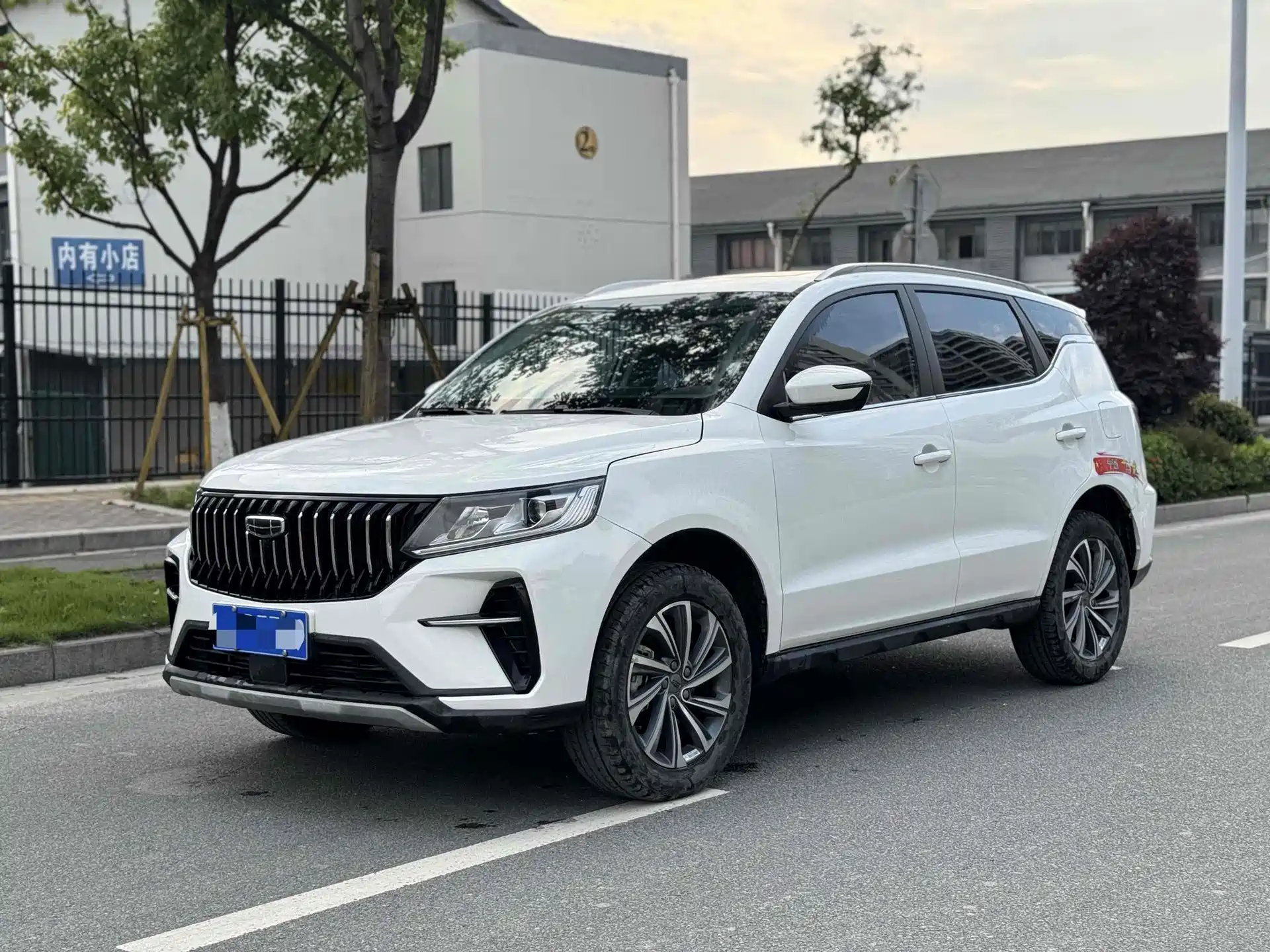 Фото 2 - Geely Emgrand X6