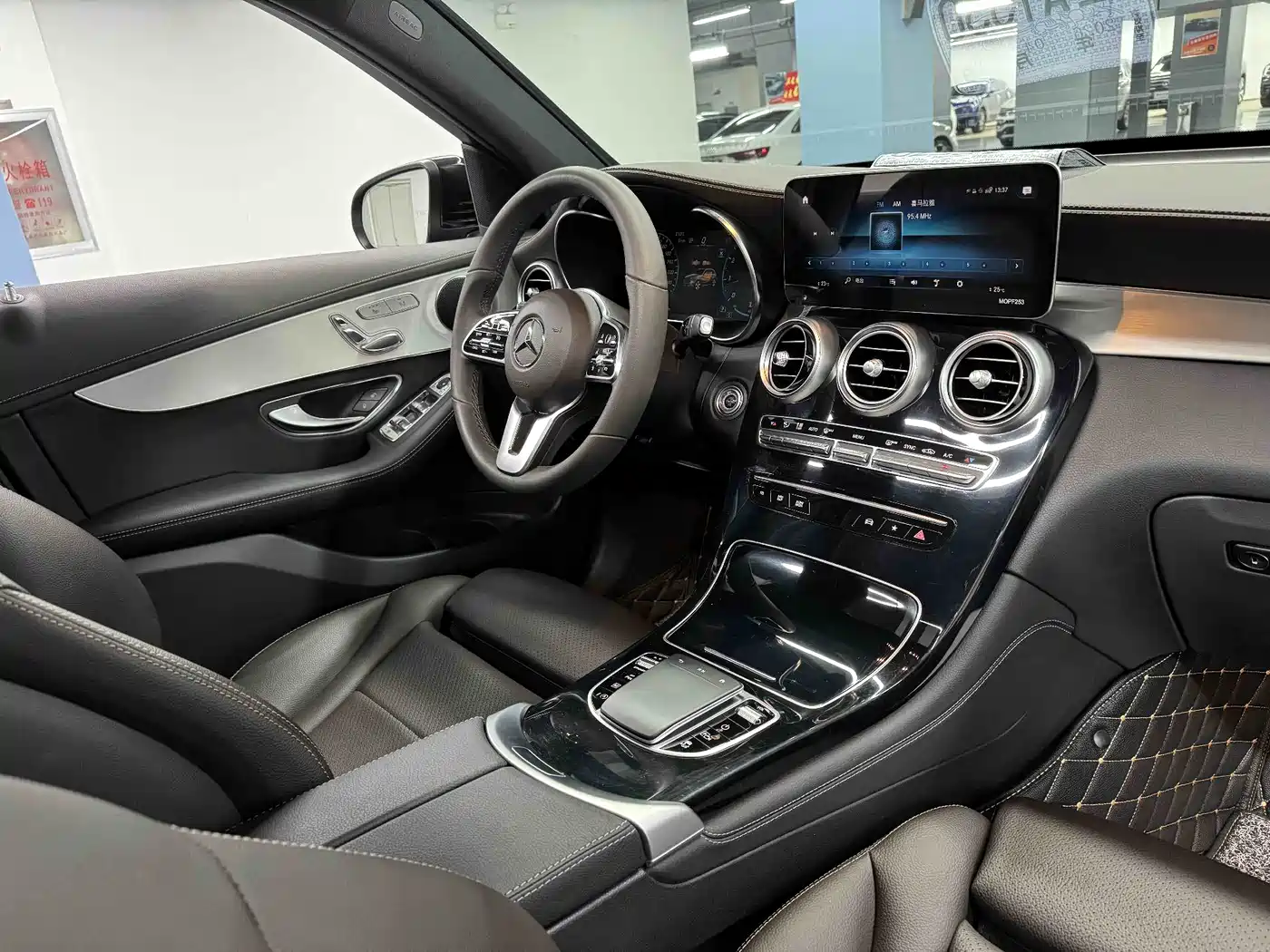 Mercedes-Benz GLC 2021 GLC 260 L 4MATIC Sporty фото 29