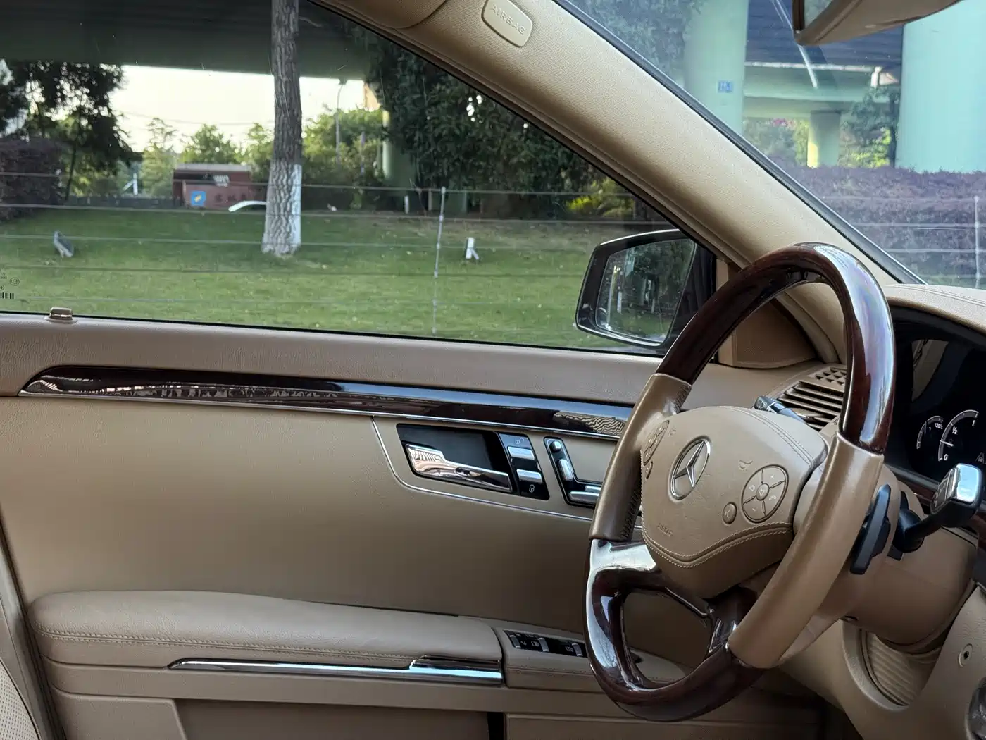Mercedes-Benz S-Class 2012 S 300 L Luxury Grand Edition фото 12
