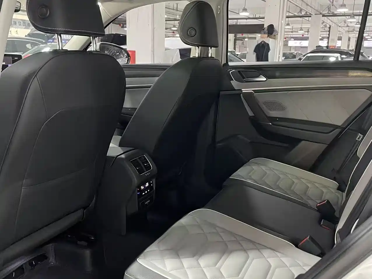 Volkswagen Tayron 2023 280TSI 2WD Luxury Plus Advanced Edition фото 5