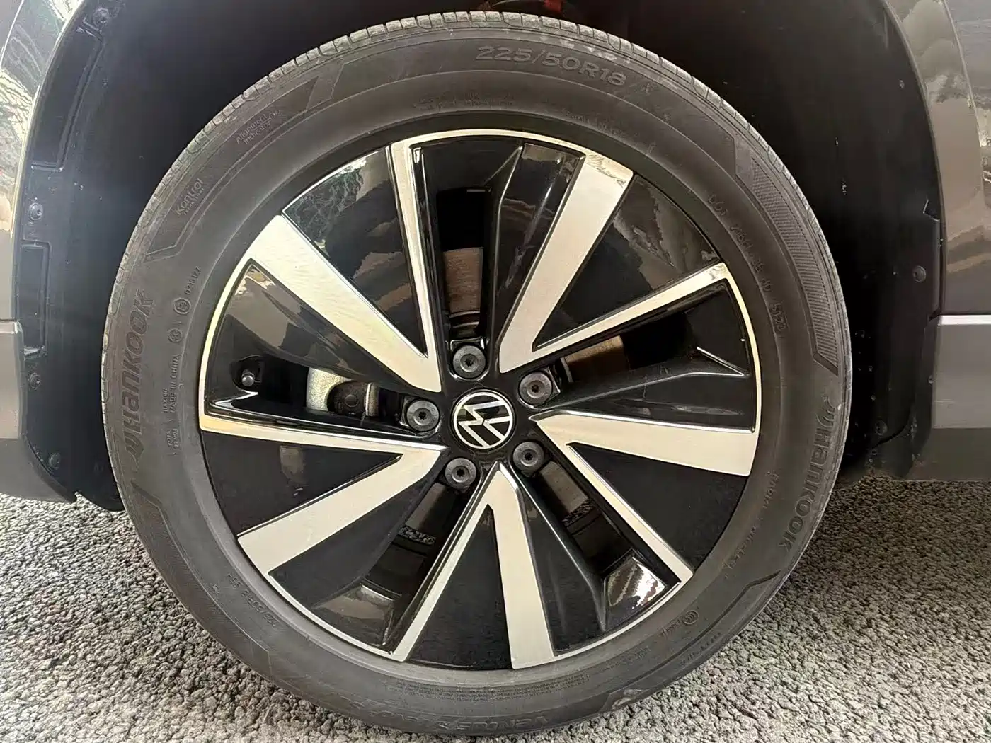 Volkswagen Tharu 2023 300TSI 2WD Bright Moon Edition фото 13