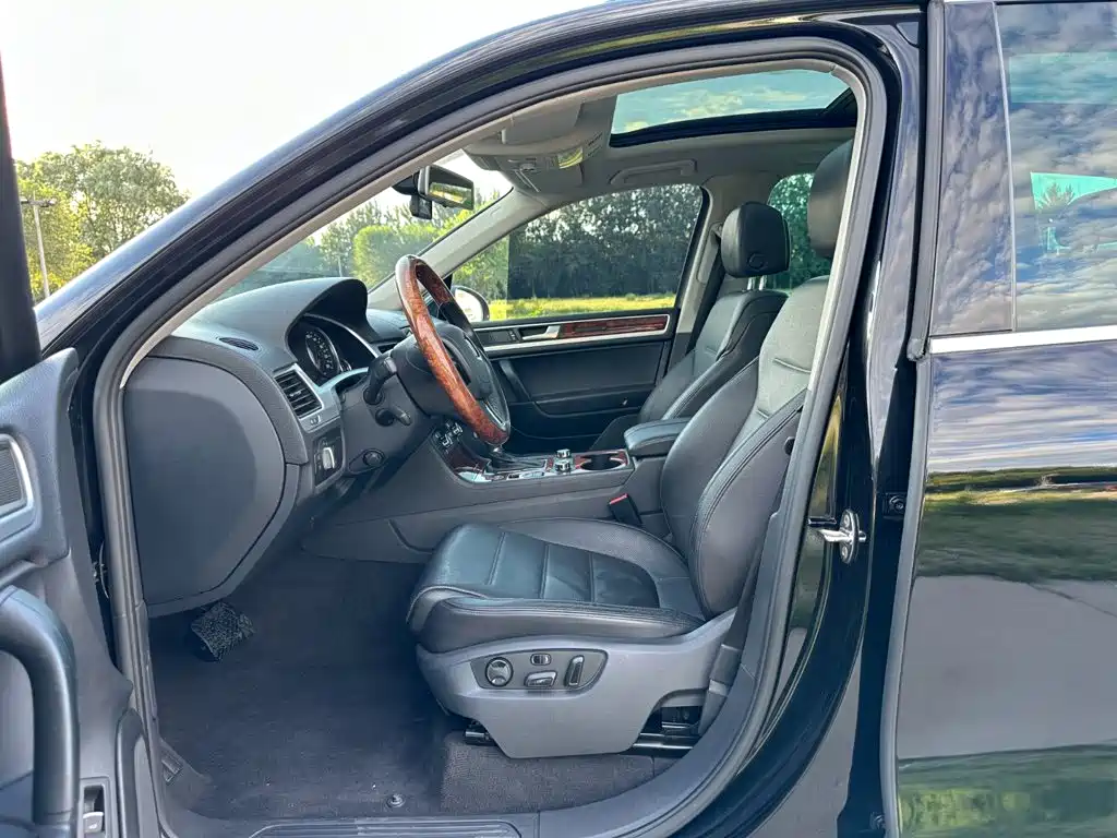 Фото 8 - Volkswagen Touareg