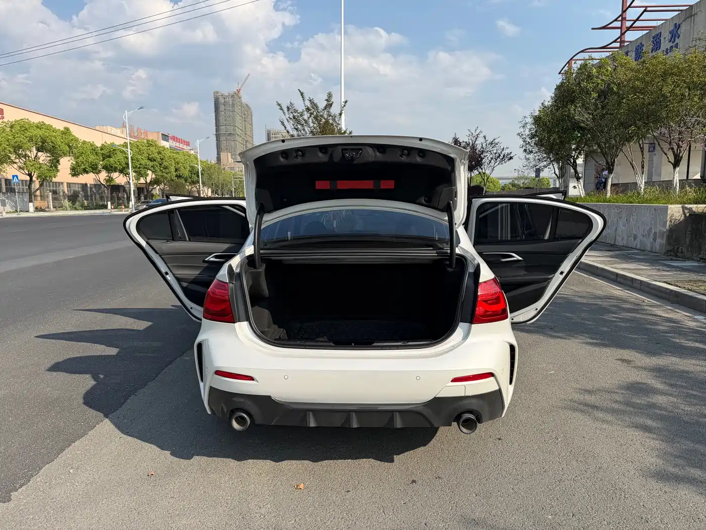 BMW 1 Series 2021 125i M Sport Black Night Edition фото 13