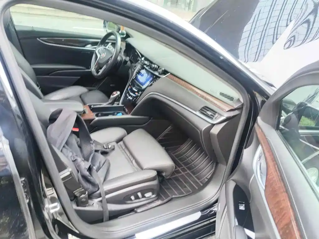 Cadillac XTS 2014 2013 28T Luxury