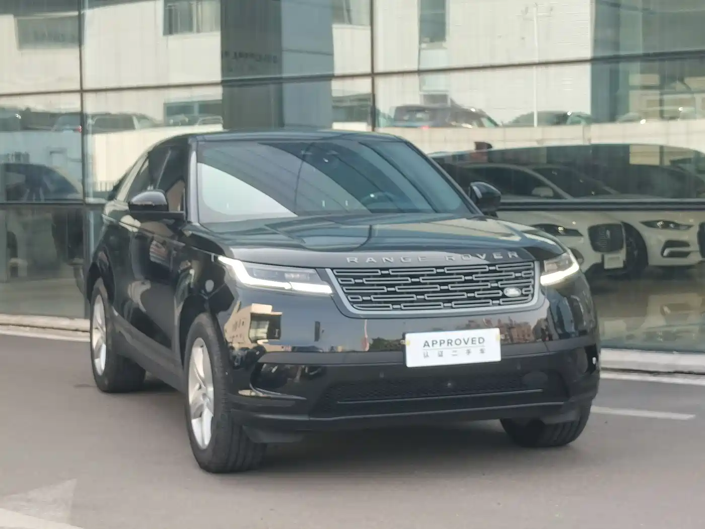 Land Rover Range Rover Velar 2025 S фото 3