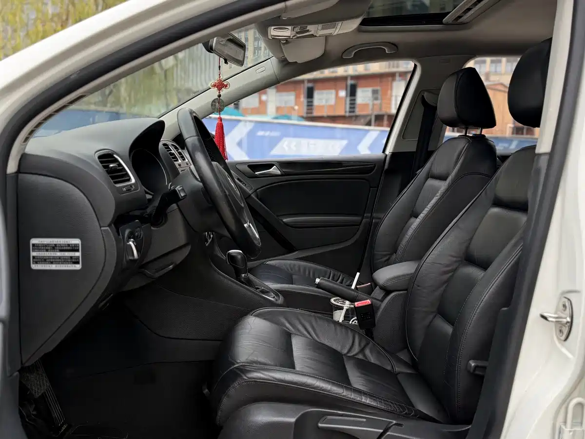 Фото 5 - Volkswagen Golf