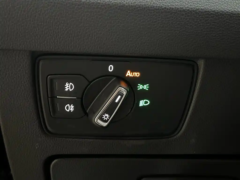 Volkswagen Magotan 2025 Popular Edition 330TSI DSG Luxury фото 31
