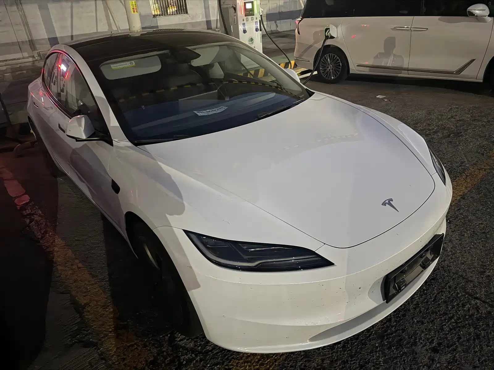 Фото 3 - Tesla Model 3