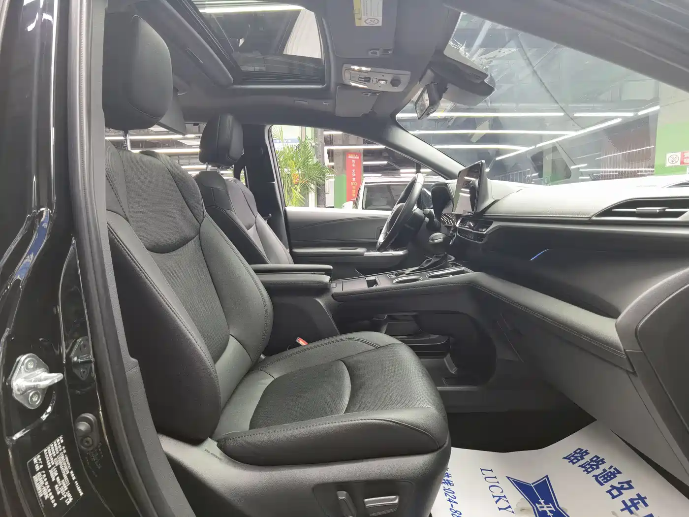 Toyota Sienna 2021 2.5L Hybrid Platinum Edition фото 8
