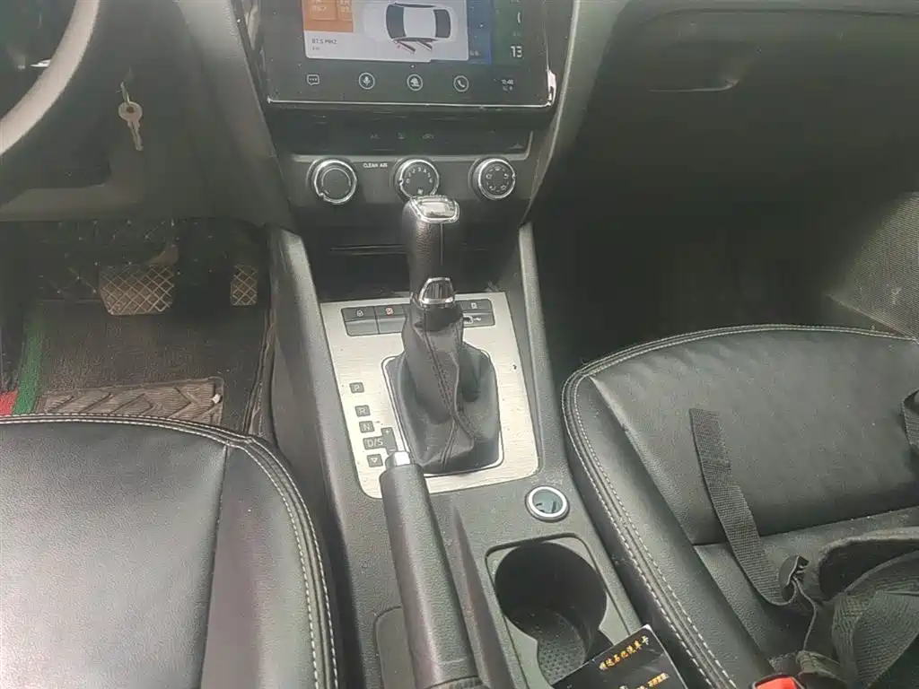 Škoda Octavia 2019 1.5L Automatic Smart Luxury China VI фото 14