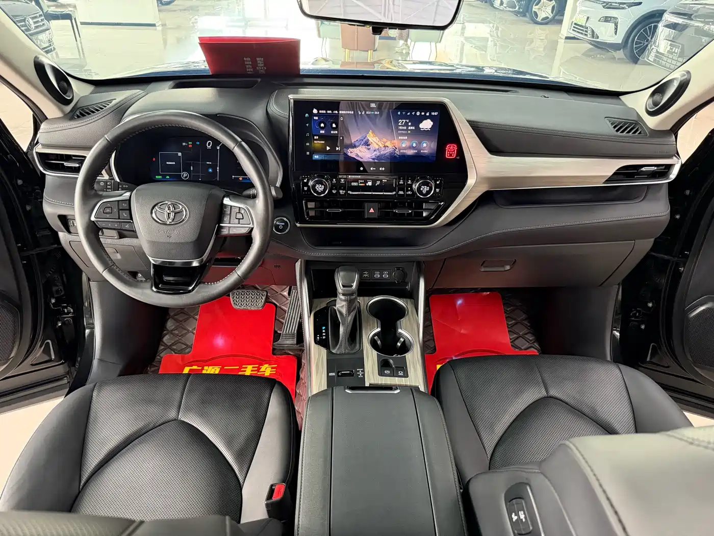 Photo 11 - Toyota Highlander