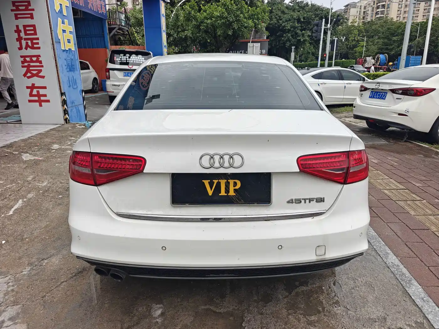 Photo 4 - Audi A4L