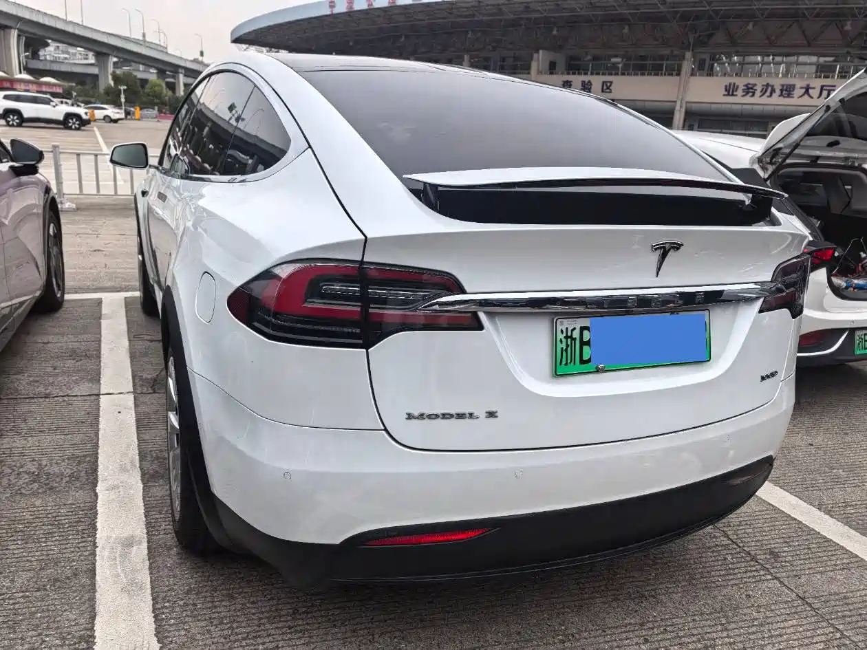 TESLA MODEL X