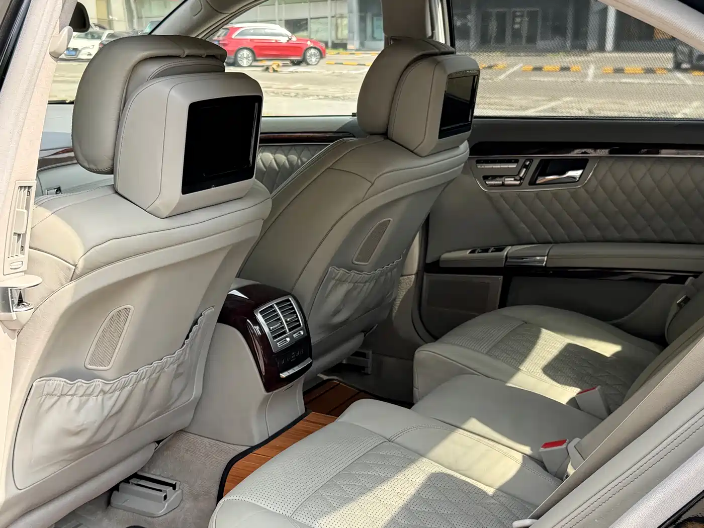 Mercedes-Benz S-Class AMG 2010 AMG S 65 фото 15