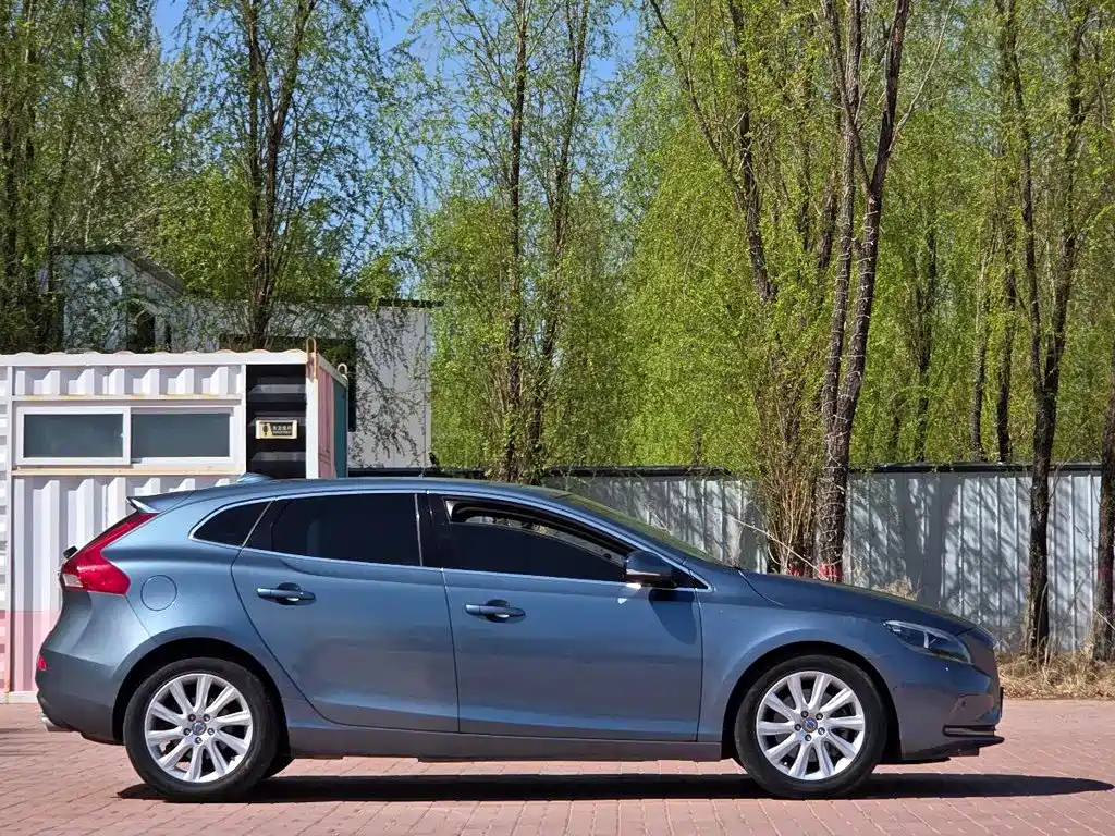 Volvo V40 2013 2014 2.0T Zhiya Edition