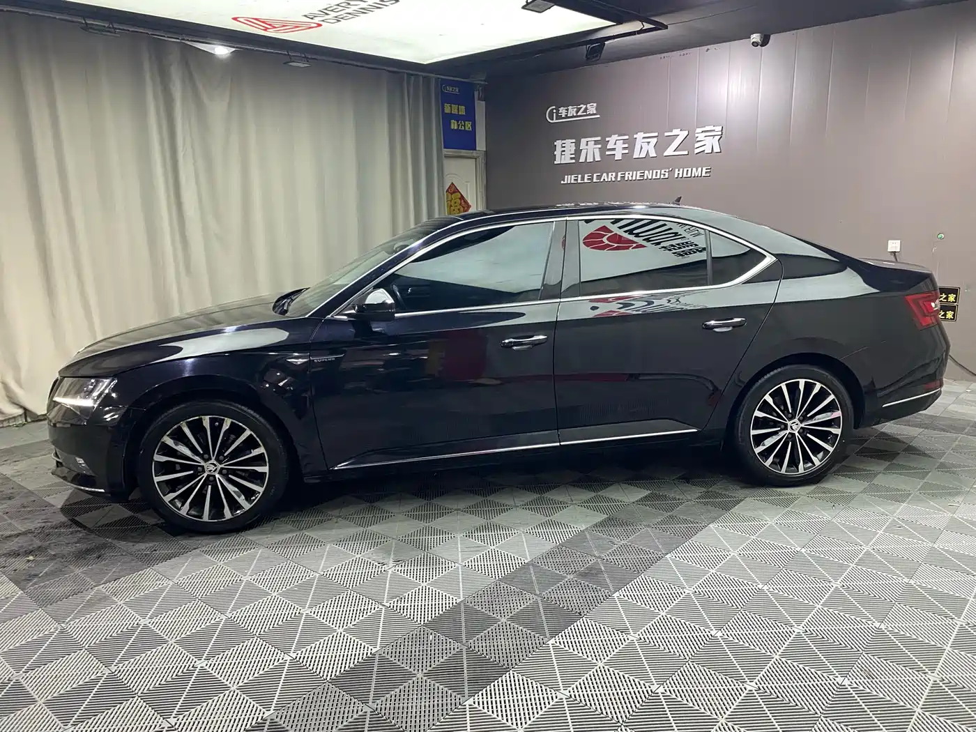 Škoda Superb 2018 TSI330 DSG Luxury Edition China V фото 4
