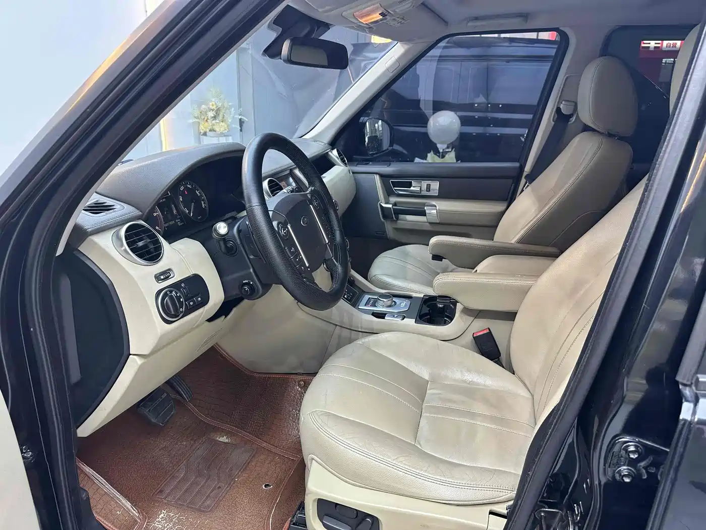 Land Rover Discovery 2015 3.0 SDV6 HSE Diesel фото 17