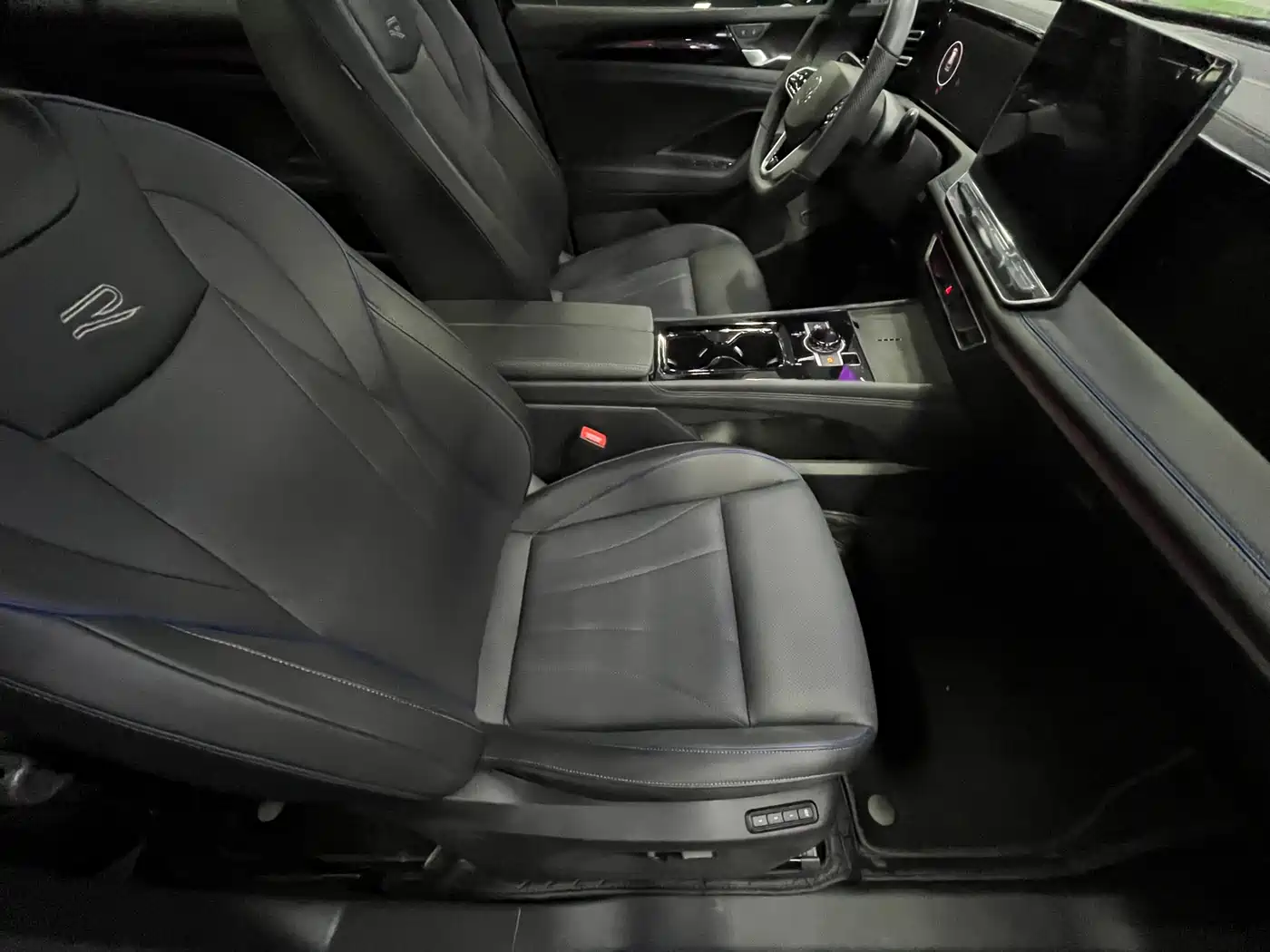 Volkswagen Tiguan L 2024 PRO 380TSI AWD R-Line Intelligent Leader Edition фото 9