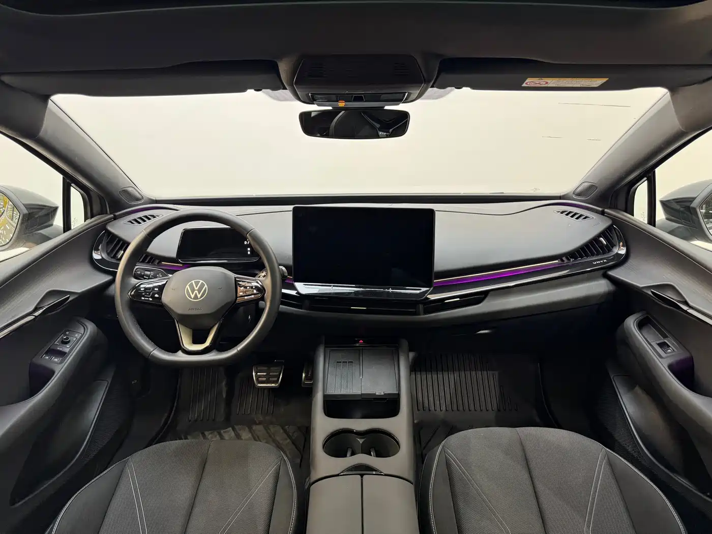 VOLKSWAGEN WITH THE CROWD 06